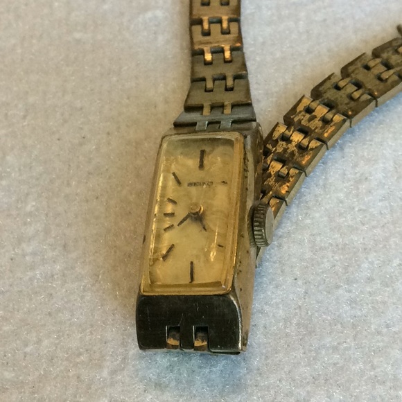 FINAL SALE PRICE Vintage 5 Piece Watch Set - Picture 6 of 9